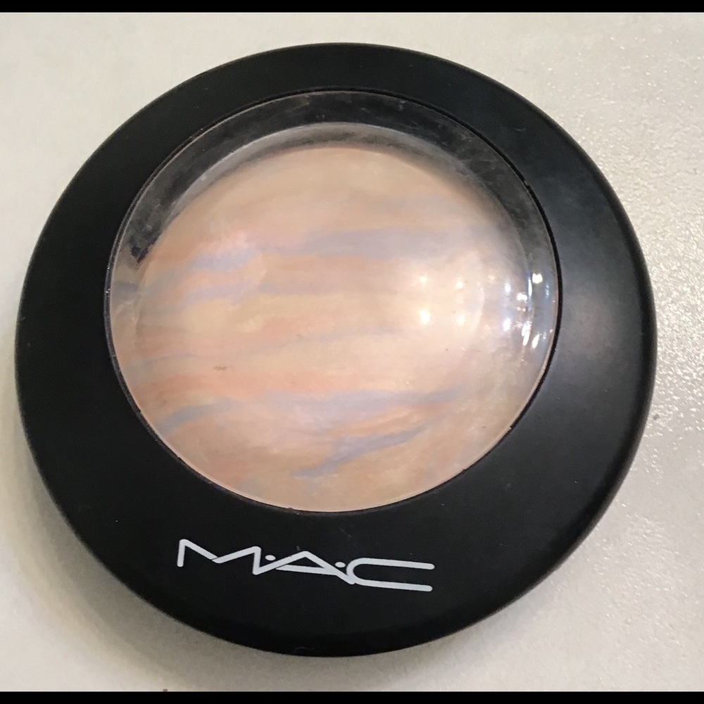 MAC Cosmetics Lightscapade Mineralize Skinfinish
